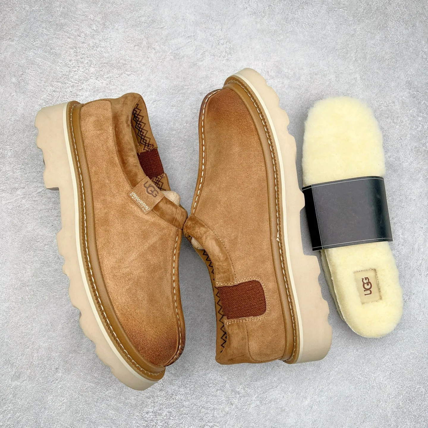 Pick up locally 💰600 UGG 6913 Tasman Lug suede round toe lightweight low-top lifestyle casual shoes. All shoes are made from the same factory as ZP. Longfeng A-grade Australian imported sheepskin and wool are integrated. Brand OEM production line fully follows the ZP process. OEM original pattern maker adheres to the principle of no original shoes and no development selection. Pay attention to every detail. The most authentic version on the market TREADLITE "Light Wing" technology outsole Lightweight/durable/flexible/pile size: 40 41 42 43 44 Coding: yby2936060